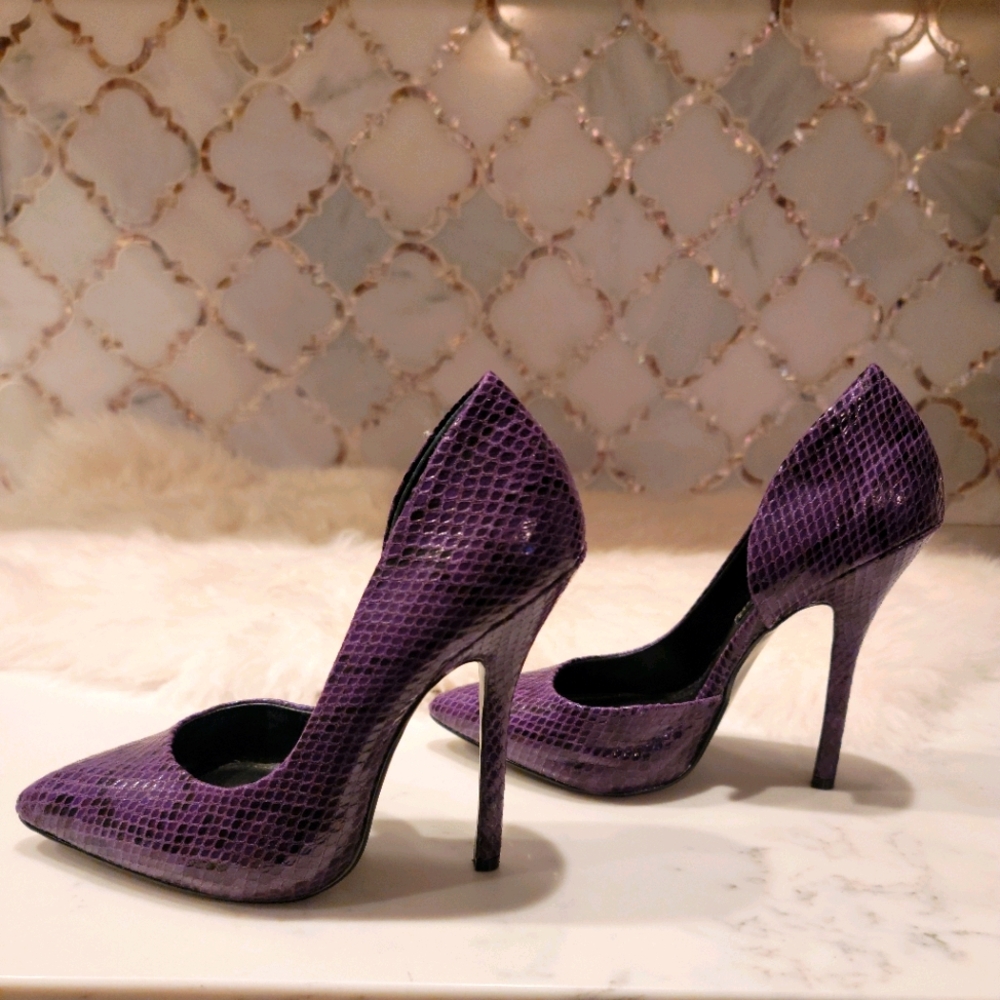 Steve Madden Purple snake skin pump heels